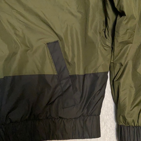 Hollister Crop Fleece-lined Half-zip Windbreaker - Picture 6 of 10